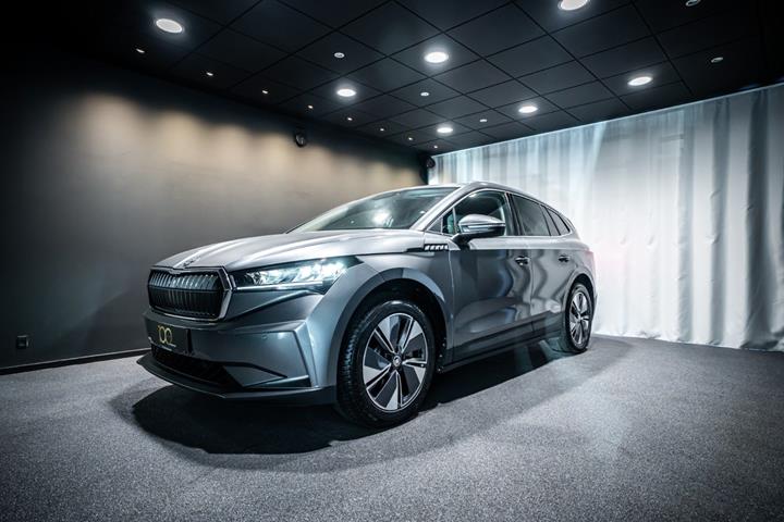 Grå Skoda Enyaq fra 2025