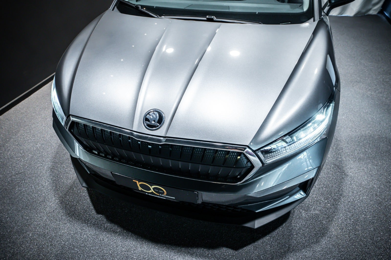 Grå Skoda Enyaq fra 2025