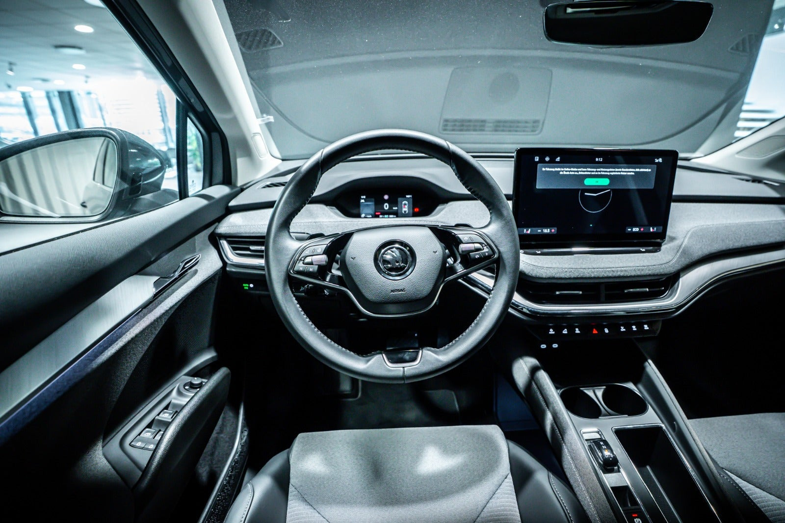 Grå Skoda Enyaq fra 2025