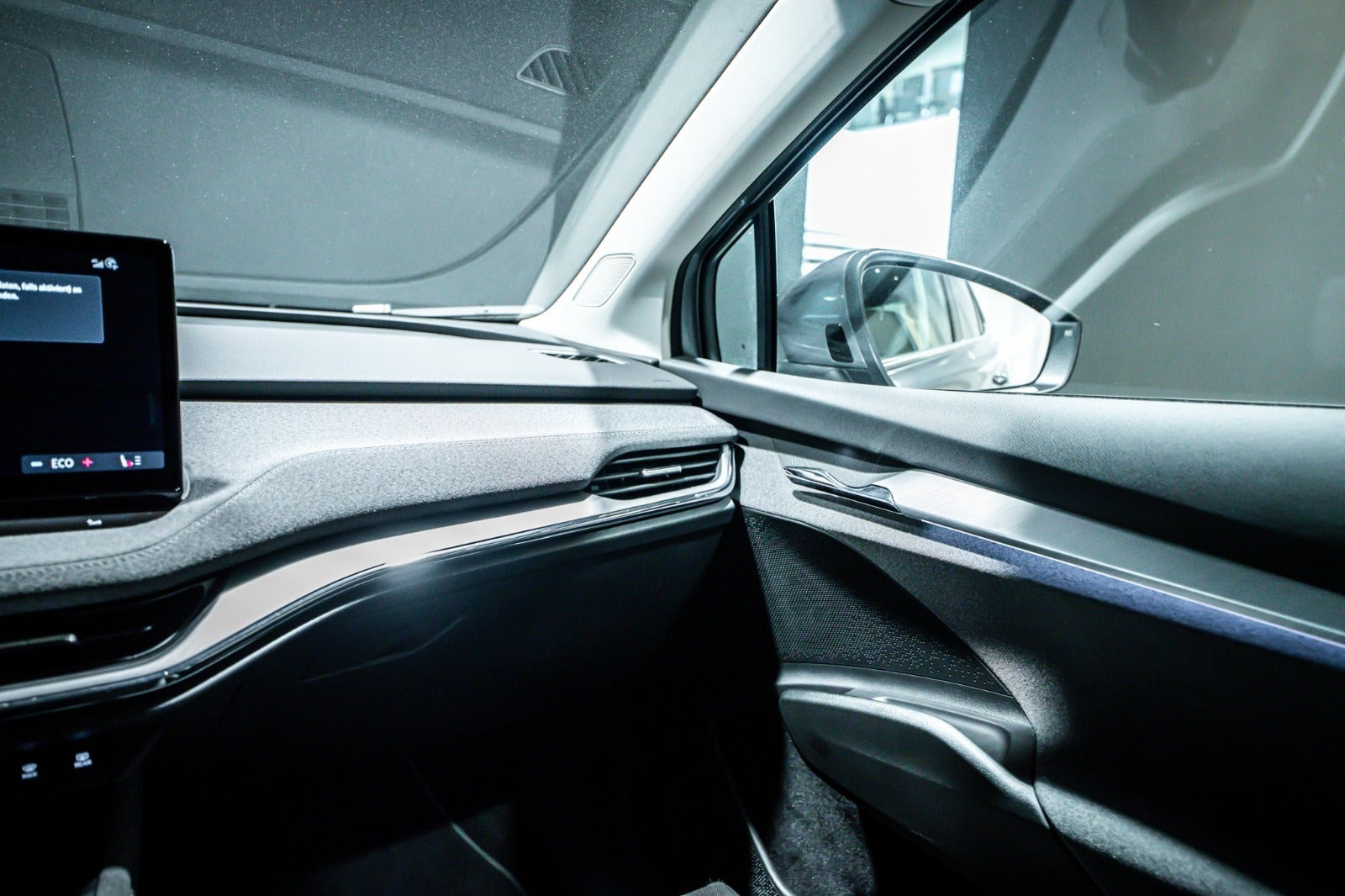 Grå Skoda Enyaq fra 2025