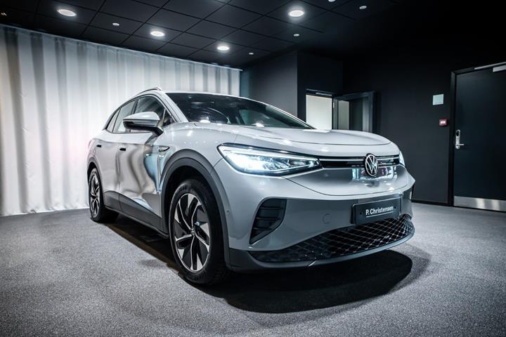 Grå VW ID.4 fra 2023 set udefra