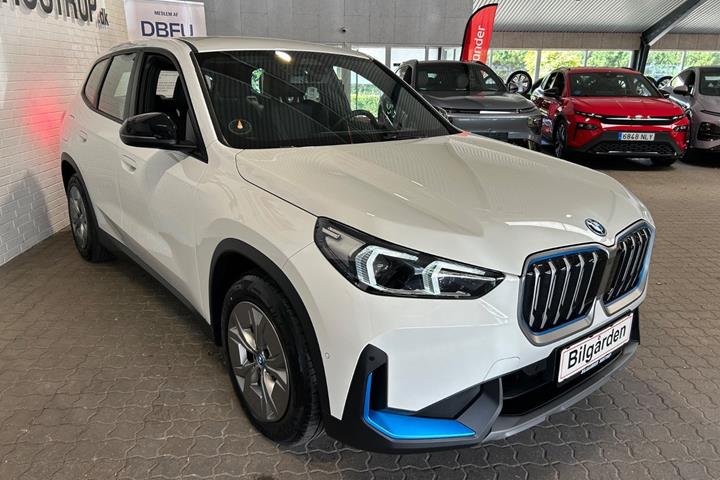 Hvid BMW iX1 fra 2023