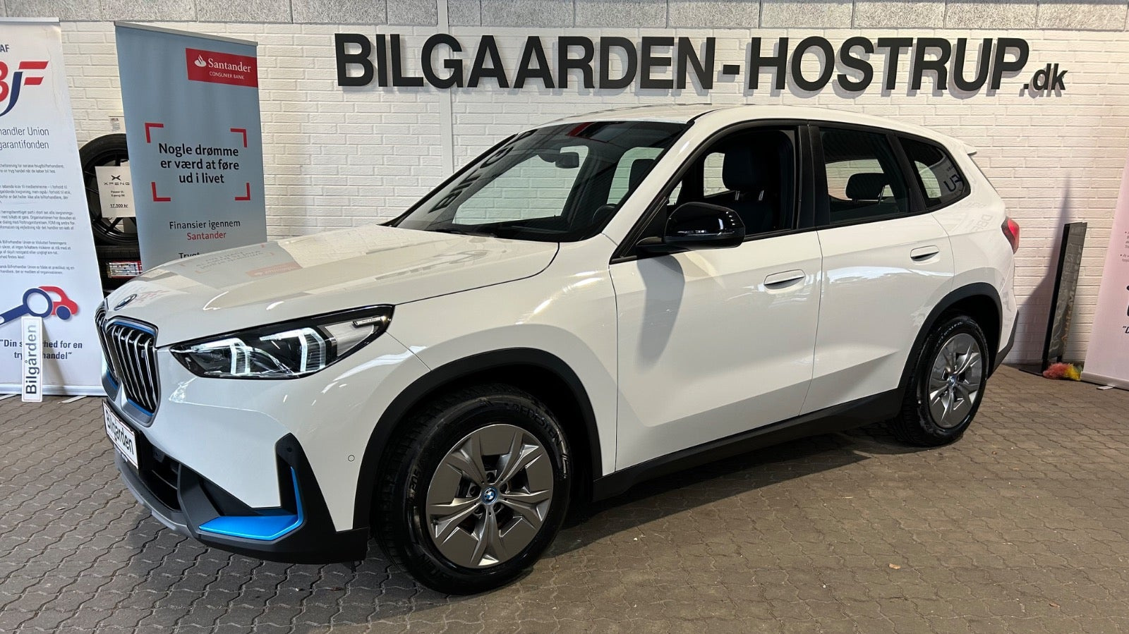 Hvid BMW iX1 fra 2023