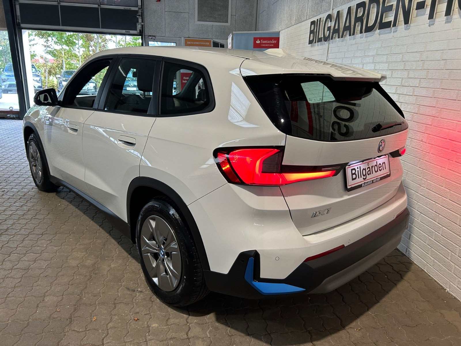 Hvid BMW iX1 fra 2023