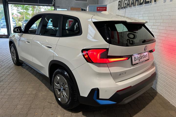 Hvid BMW iX1 fra 2023