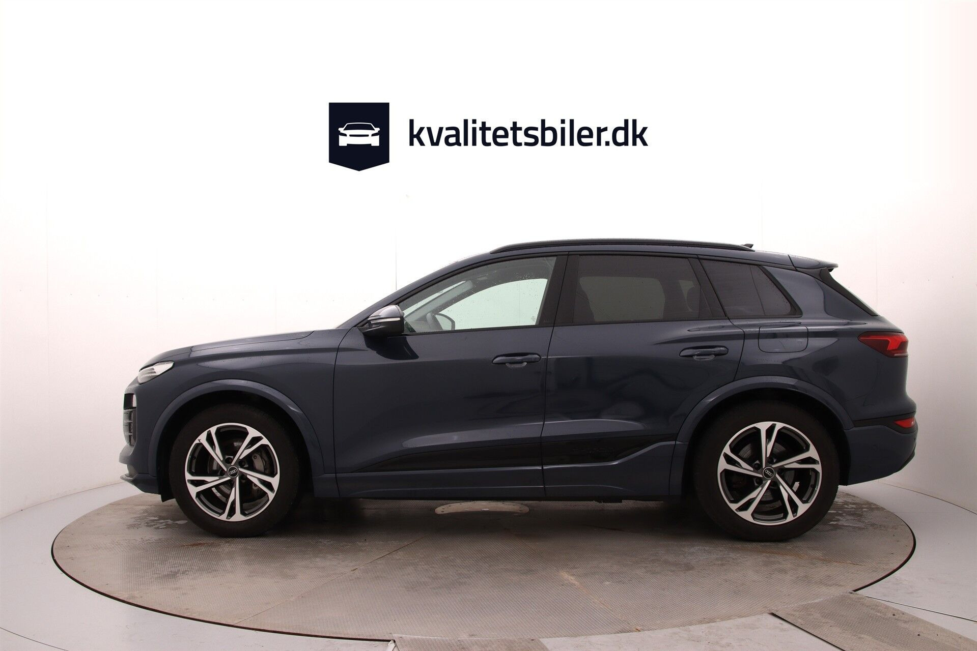 Blå Audi Q6 fra 2025