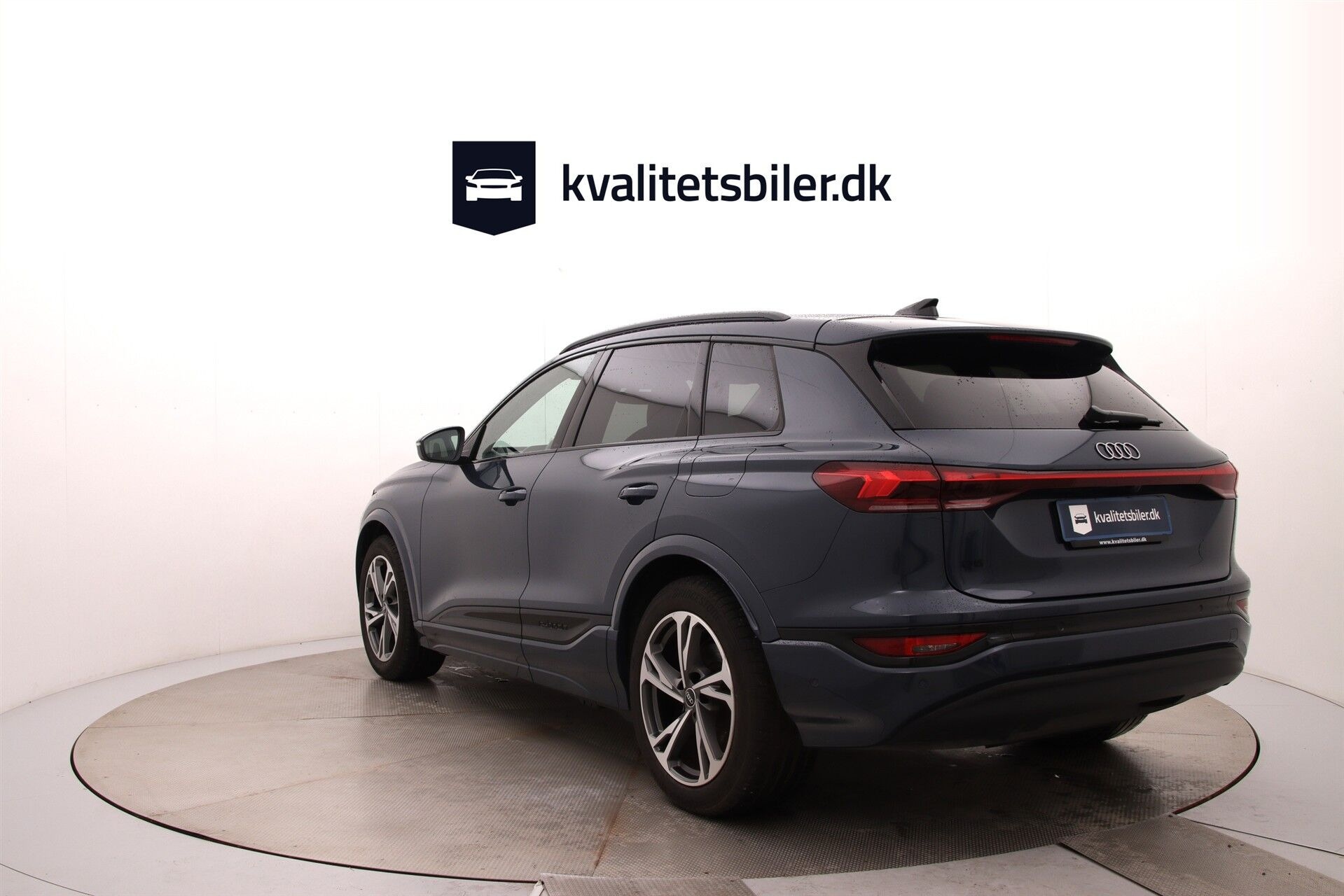 Blå Audi Q6 fra 2025