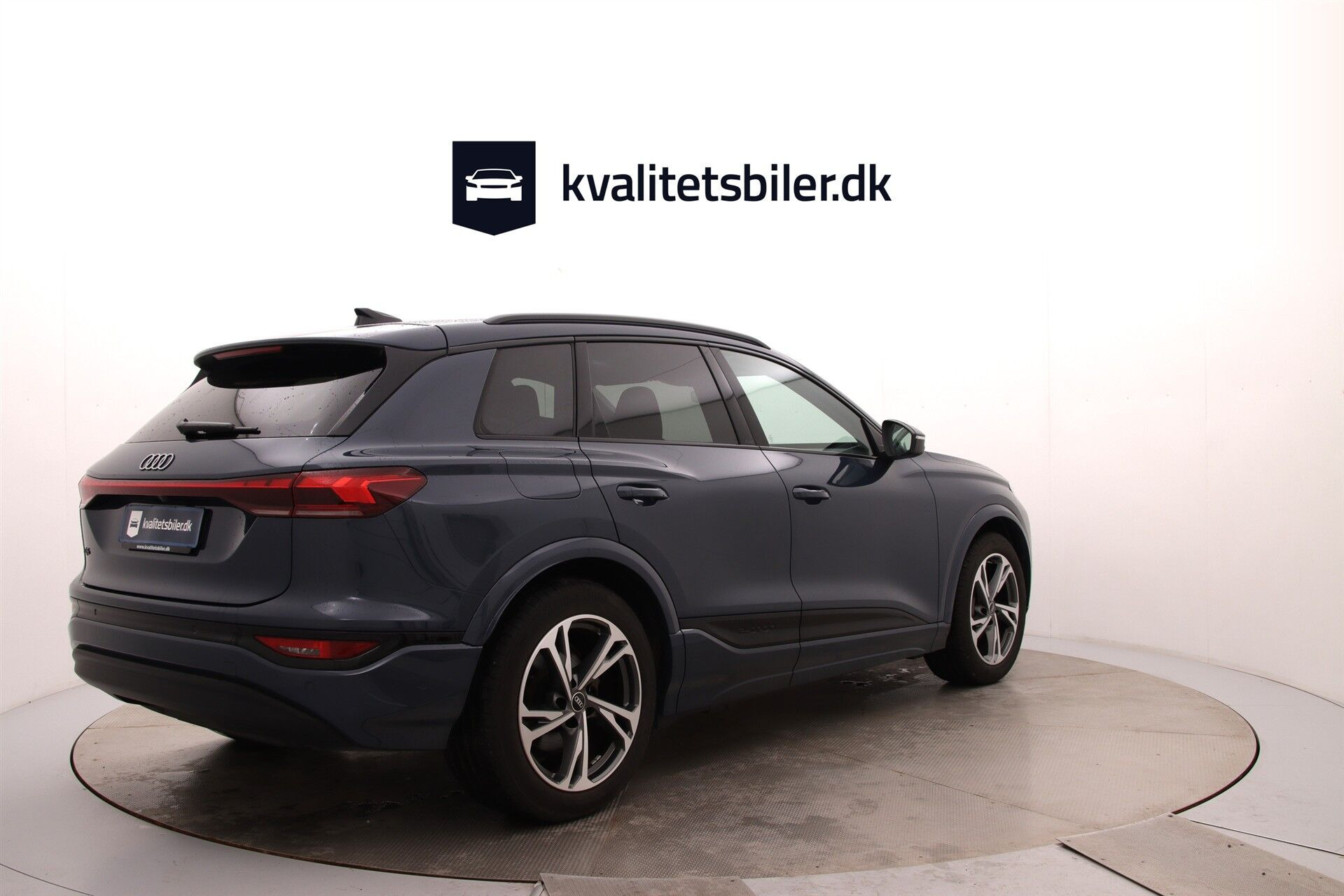 Blå Audi Q6 fra 2025