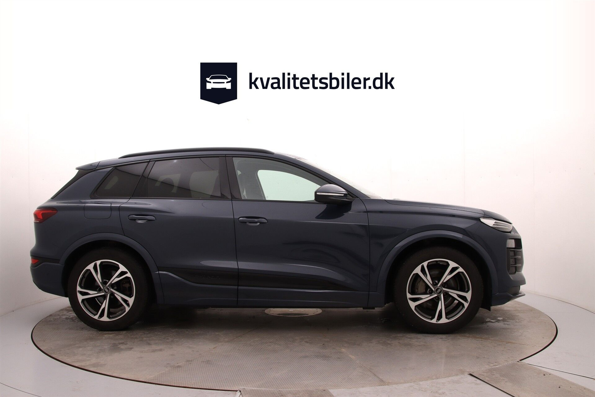 Blå Audi Q6 fra 2025