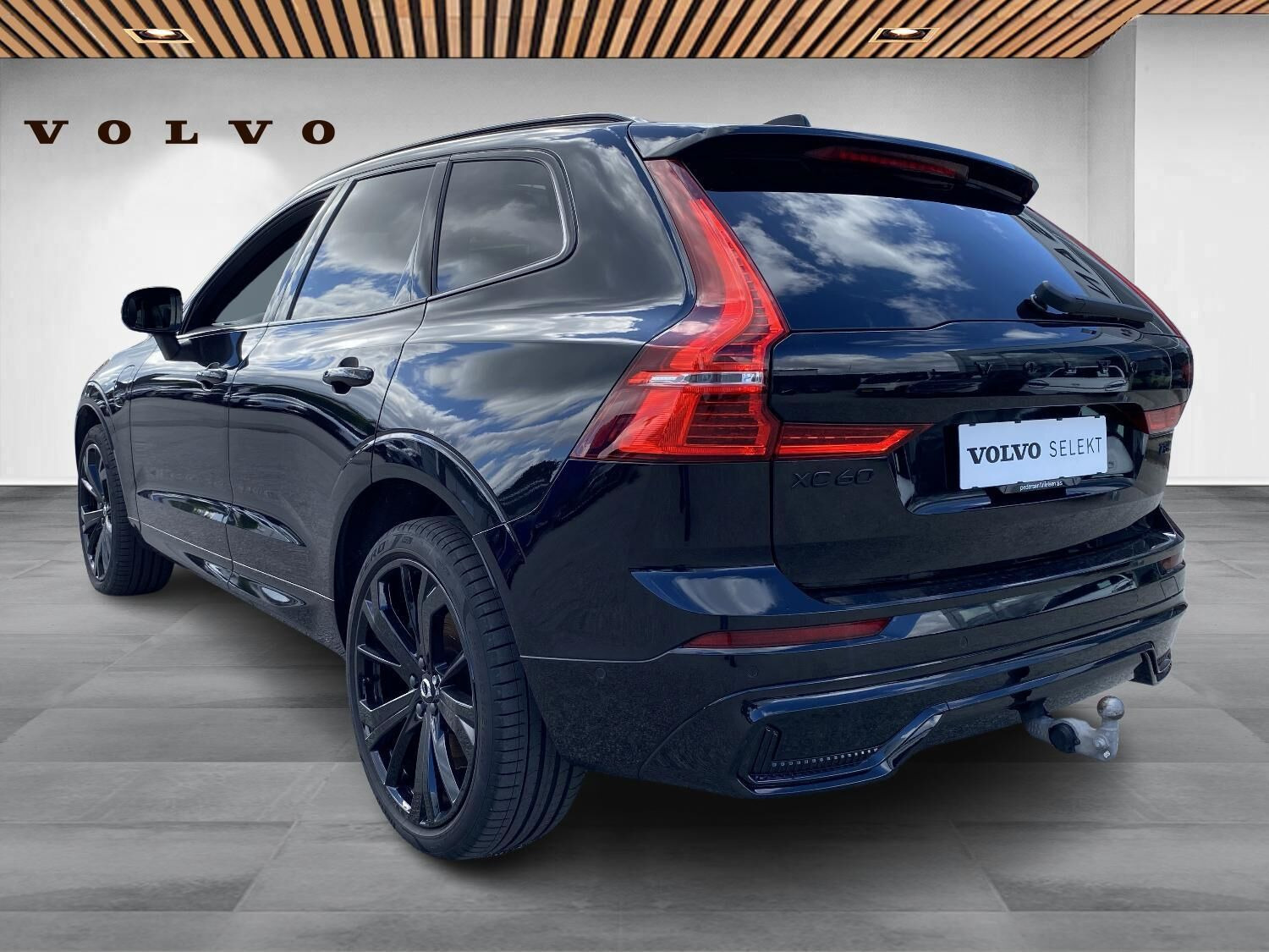 Sort Volvo XC60 fra 2024