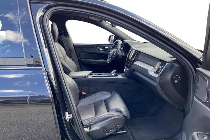 Sort Volvo XC60 fra 2024
