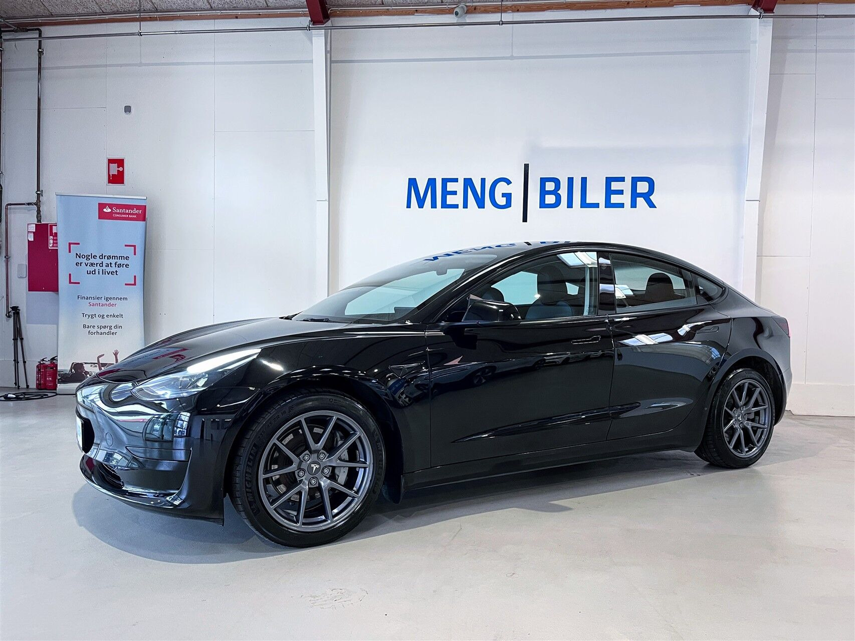 Sort Tesla Model 3 fra 2023