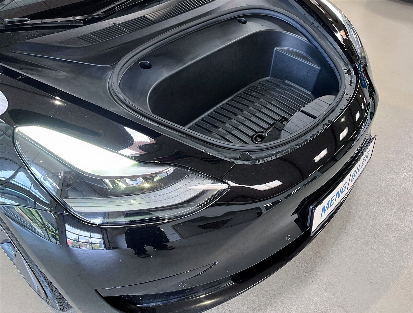 Sort Tesla Model 3 fra 2023