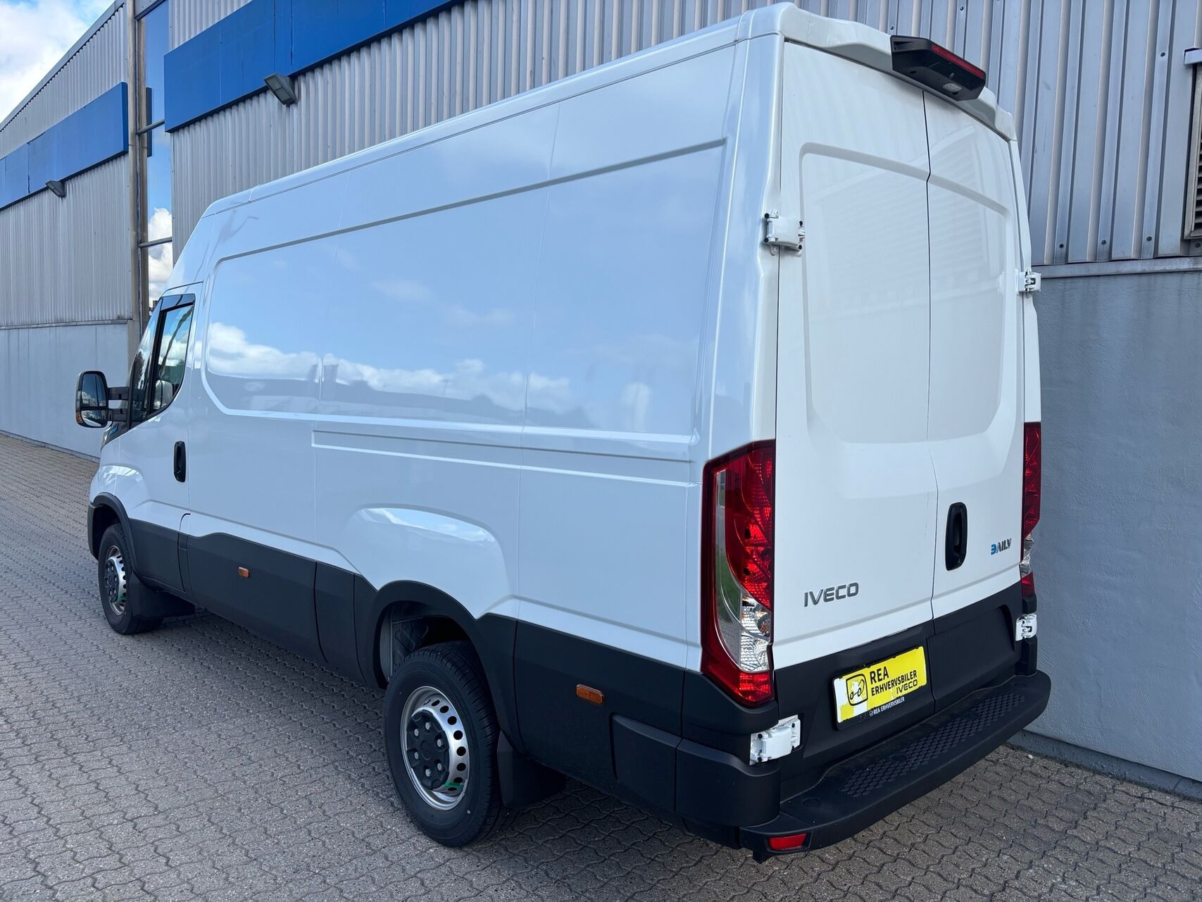 Hvid Iveco eDaily fra 2025