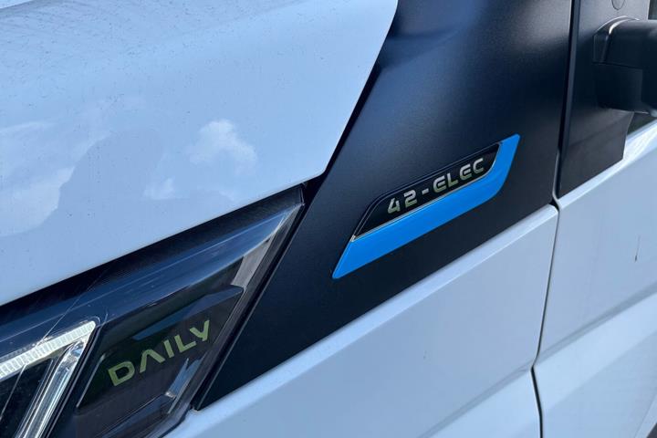 Hvid Iveco eDaily fra 2025
