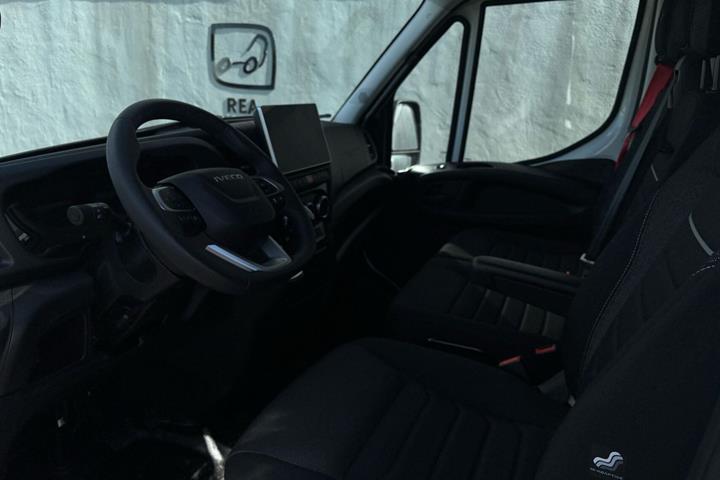 Hvid Iveco eDaily fra 2025