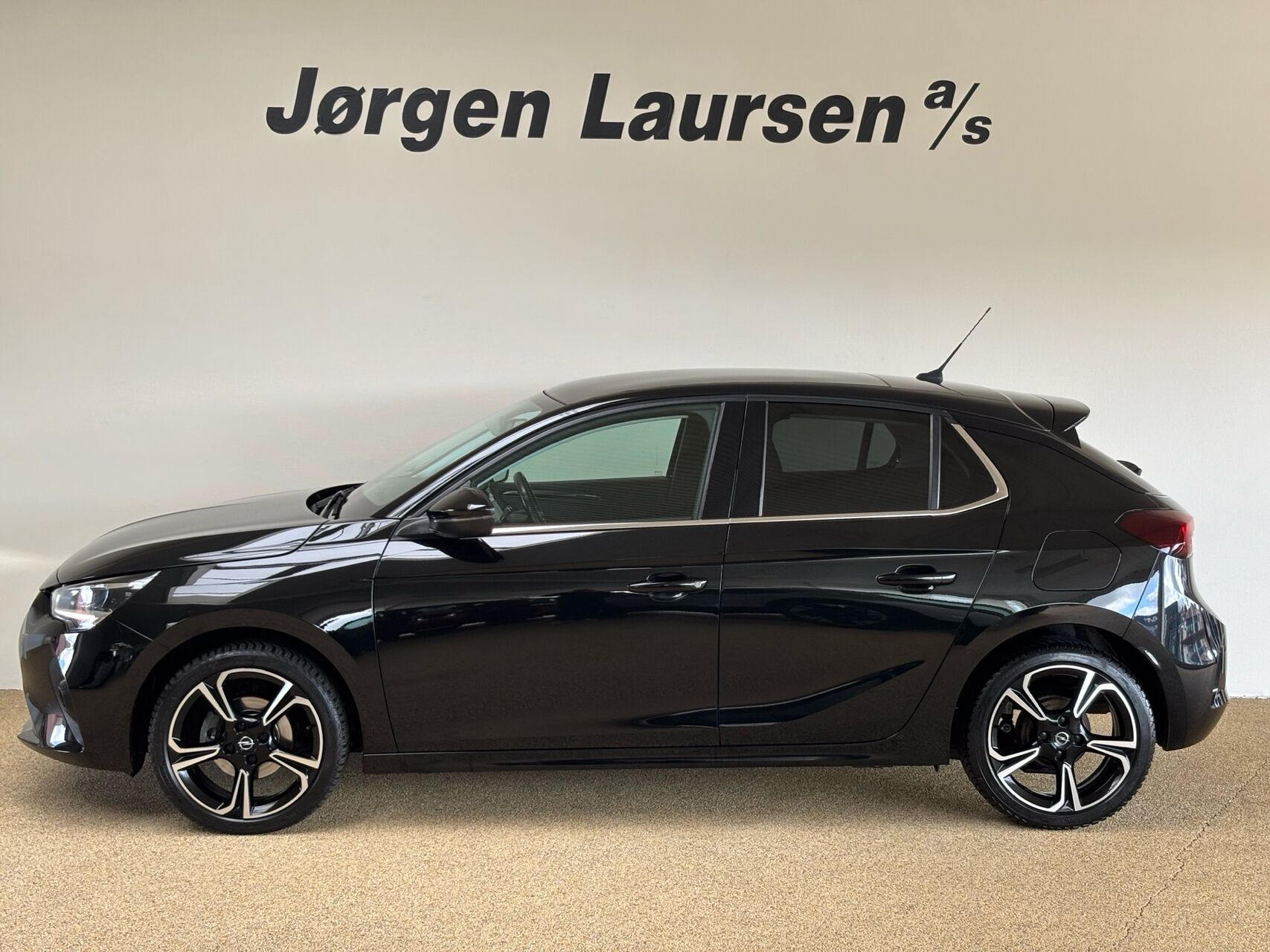 Sort Opel Corsa fra 2021