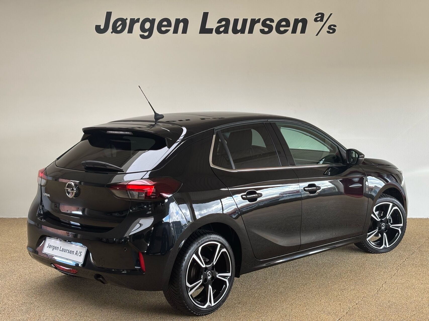 Sort Opel Corsa fra 2021