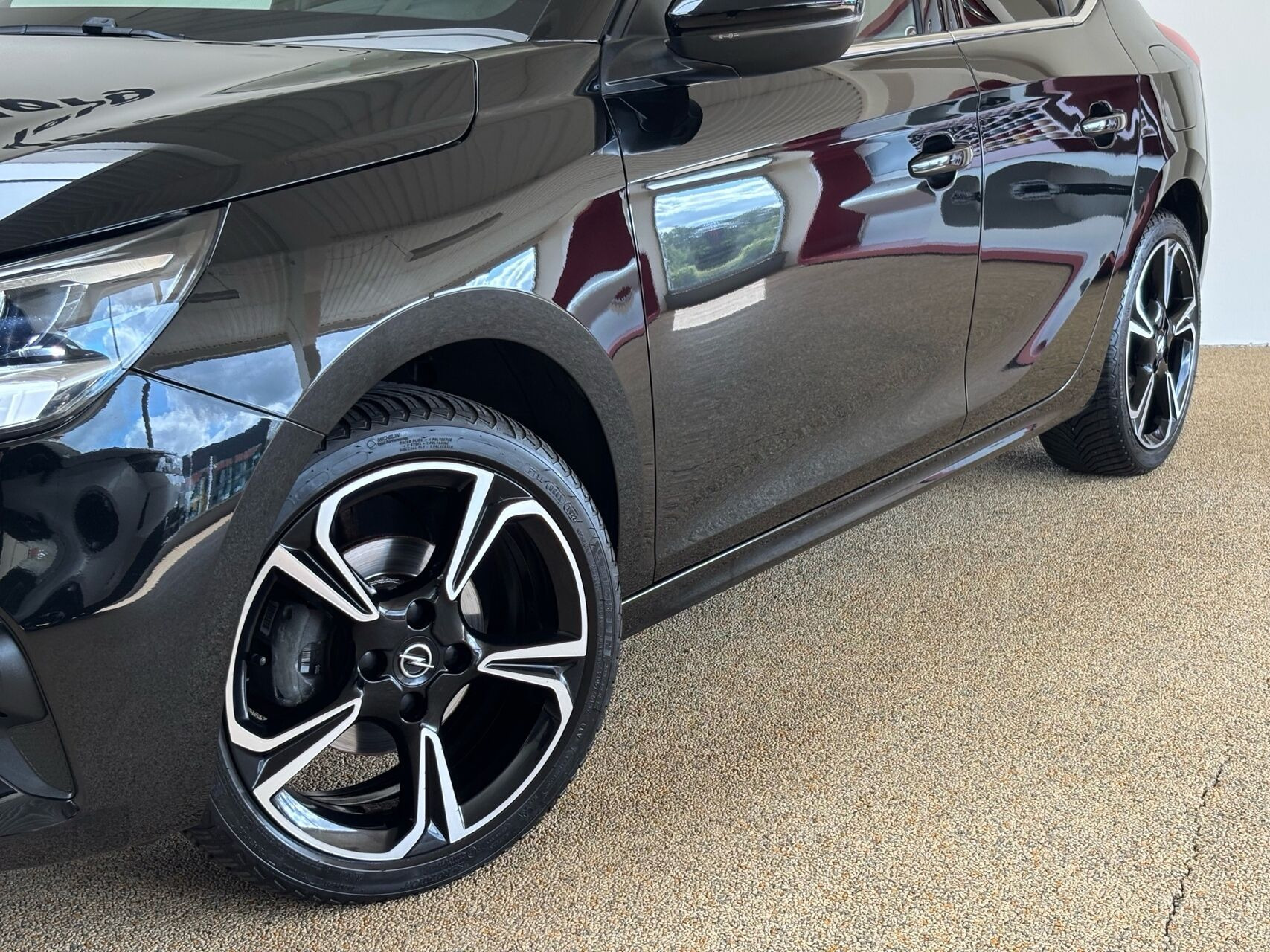 Sort Opel Corsa fra 2021