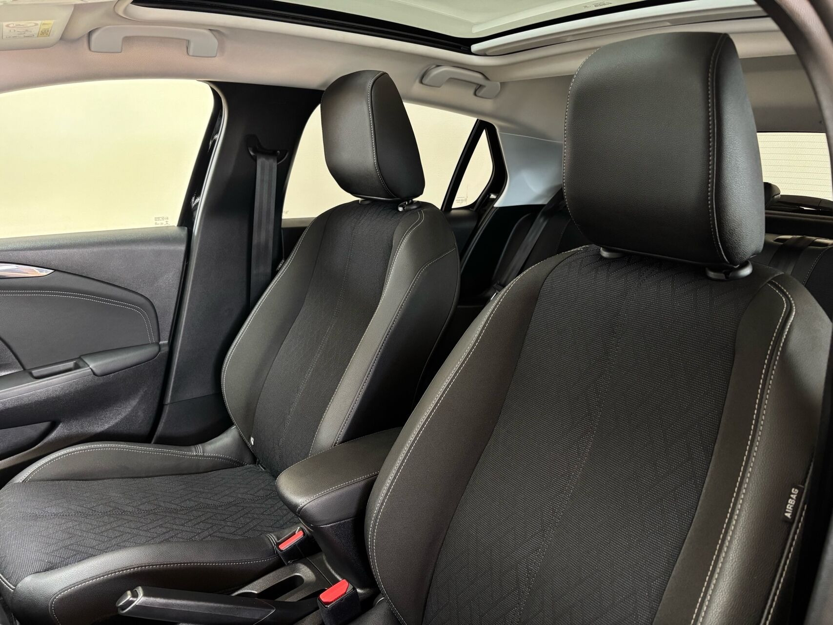 Sort Opel Corsa fra 2021