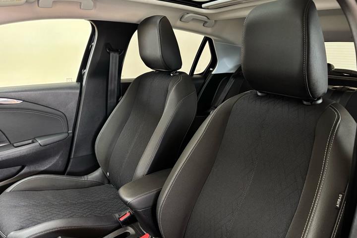 Sort Opel Corsa fra 2021