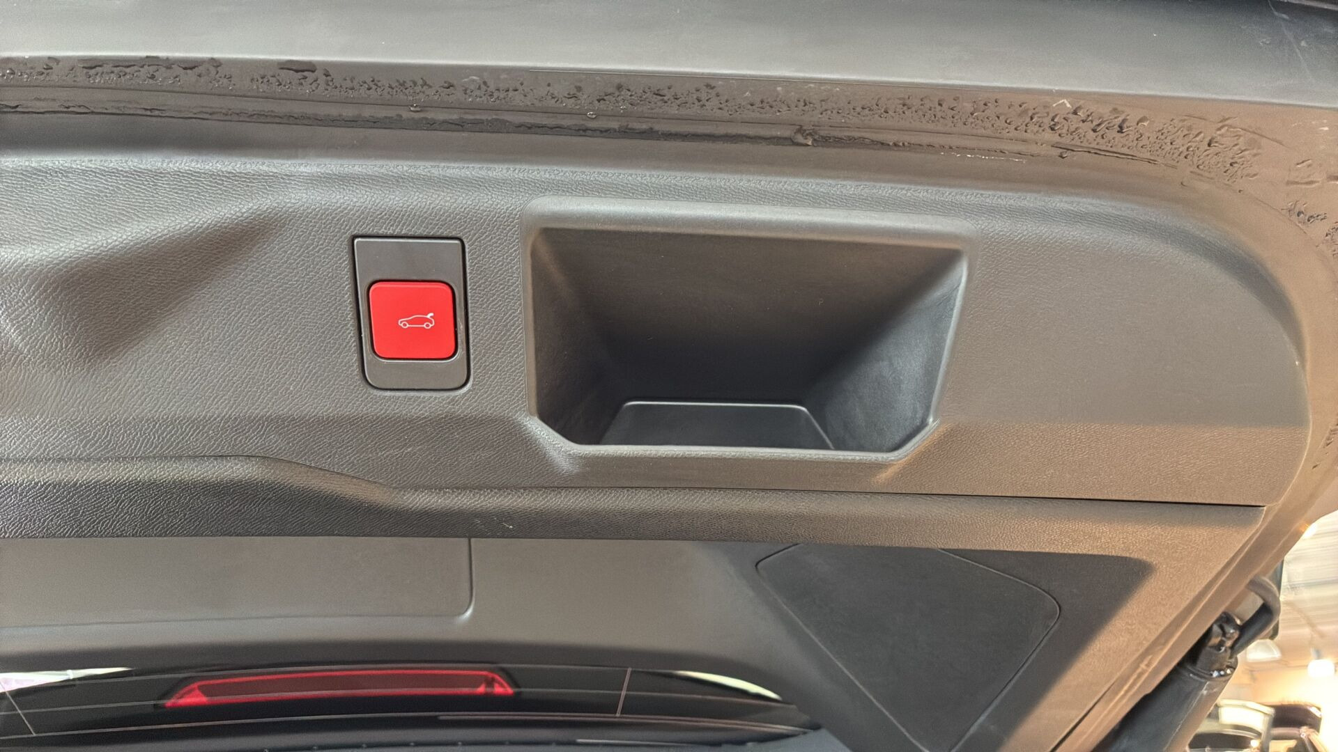 Grå Peugeot e-5008 fra 2025