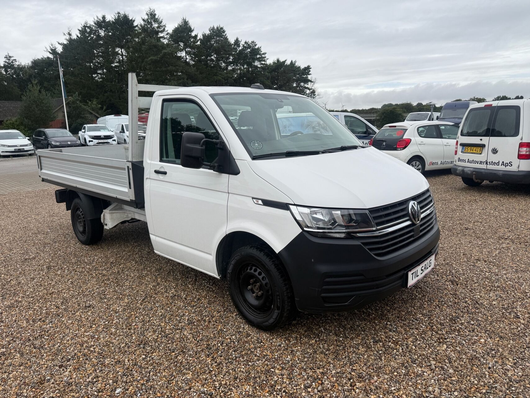 Hvid VW Transporter fra 2022