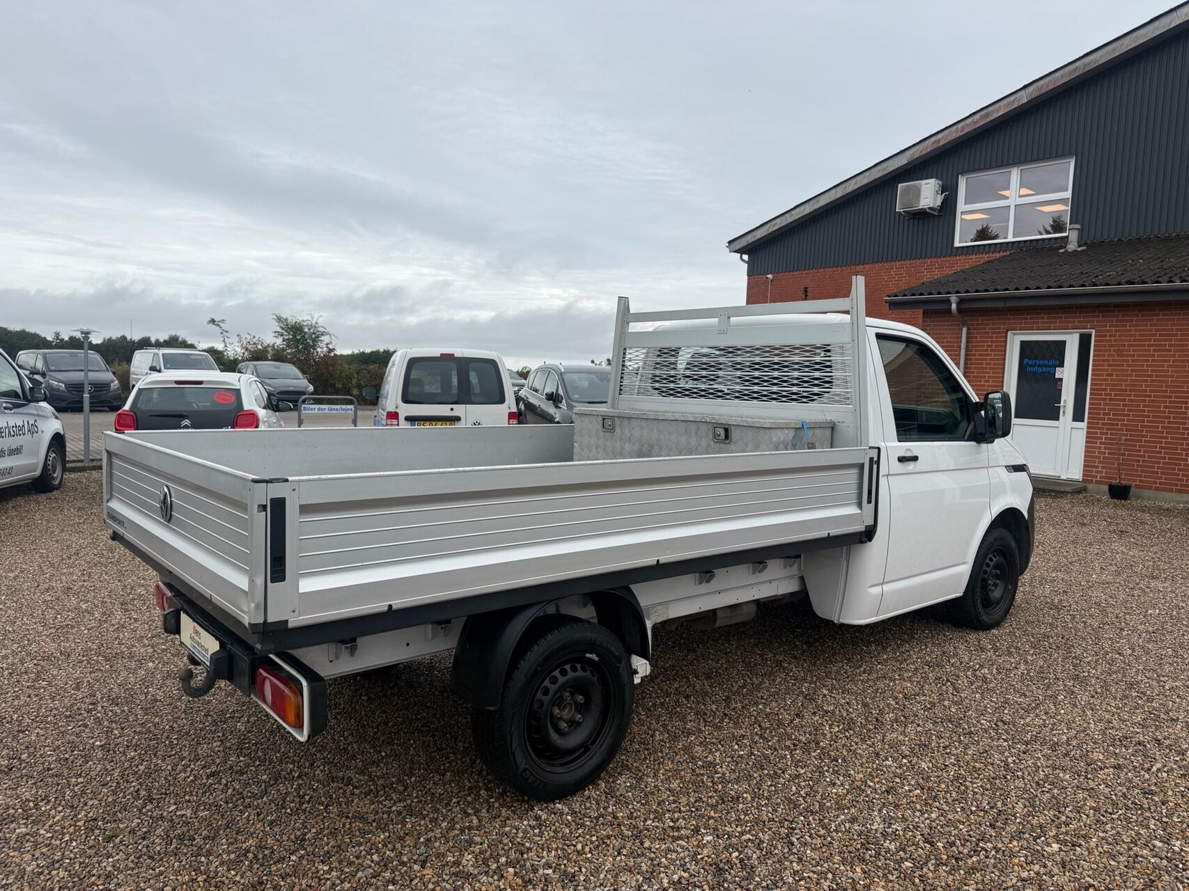 Hvid VW Transporter fra 2022