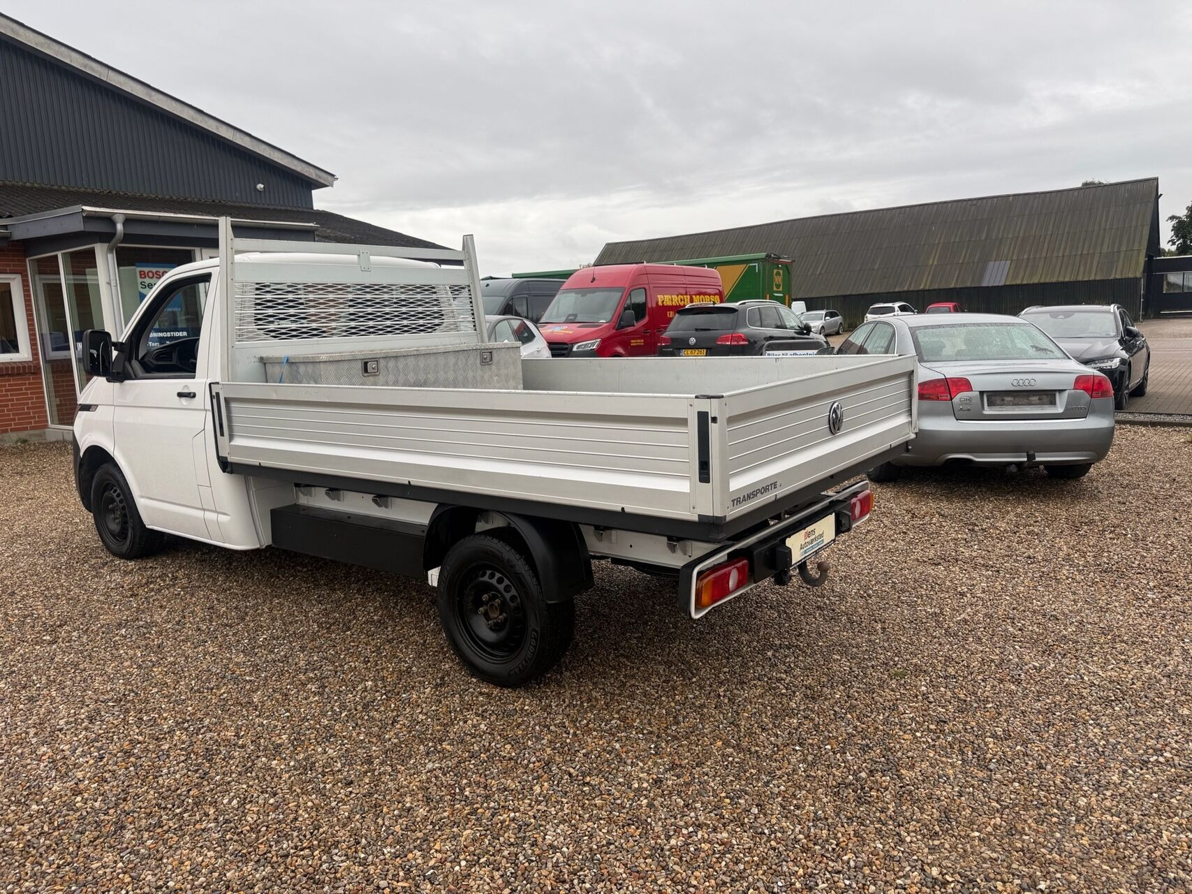 Hvid VW Transporter fra 2022