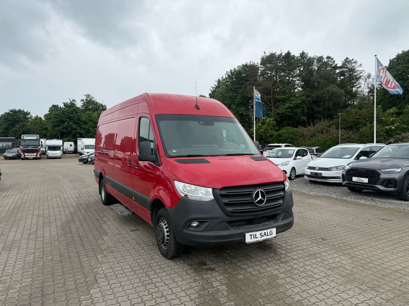 Rød Mercedes Sprinter fra 2019