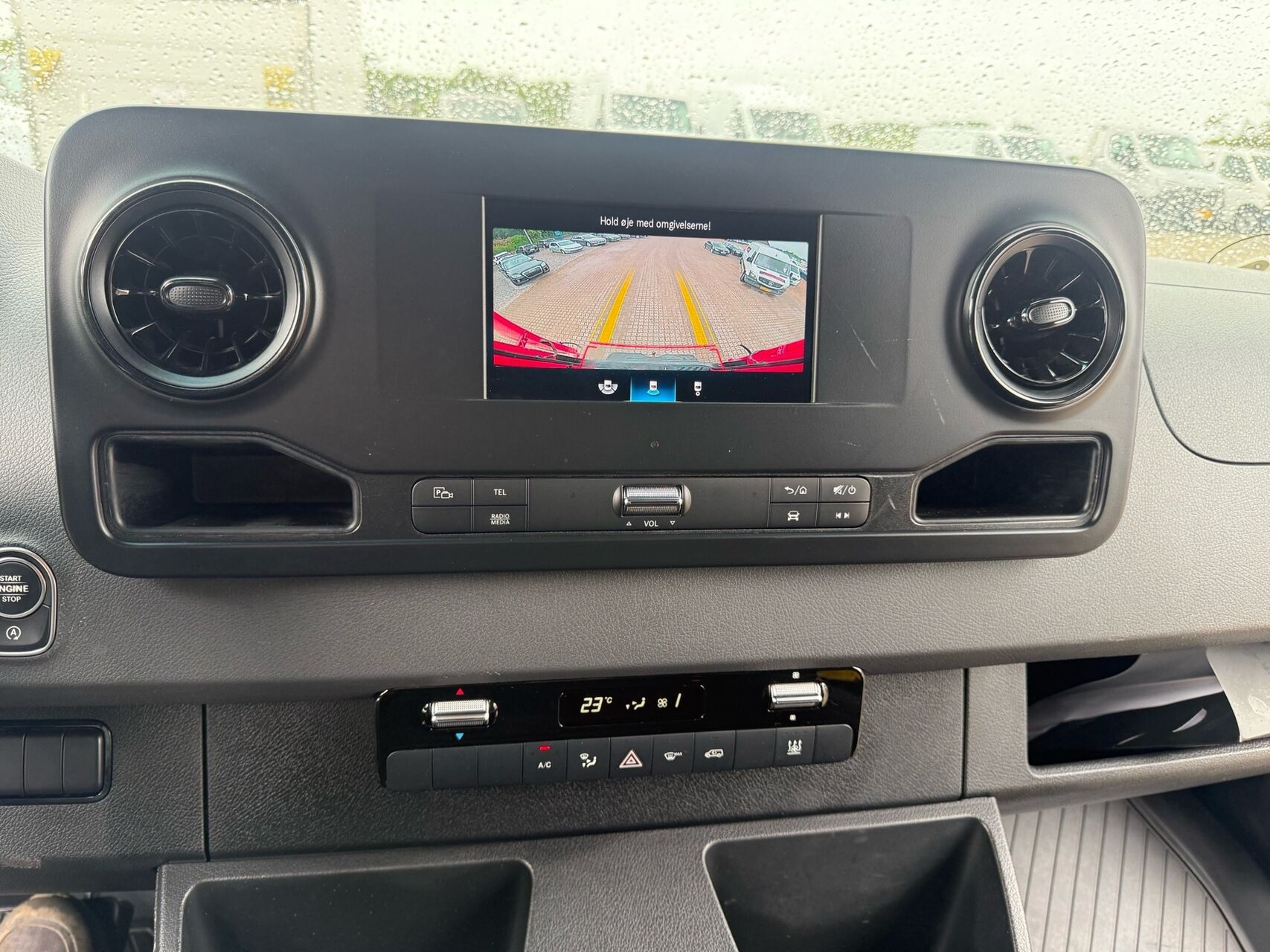 Rød Mercedes Sprinter fra 2019