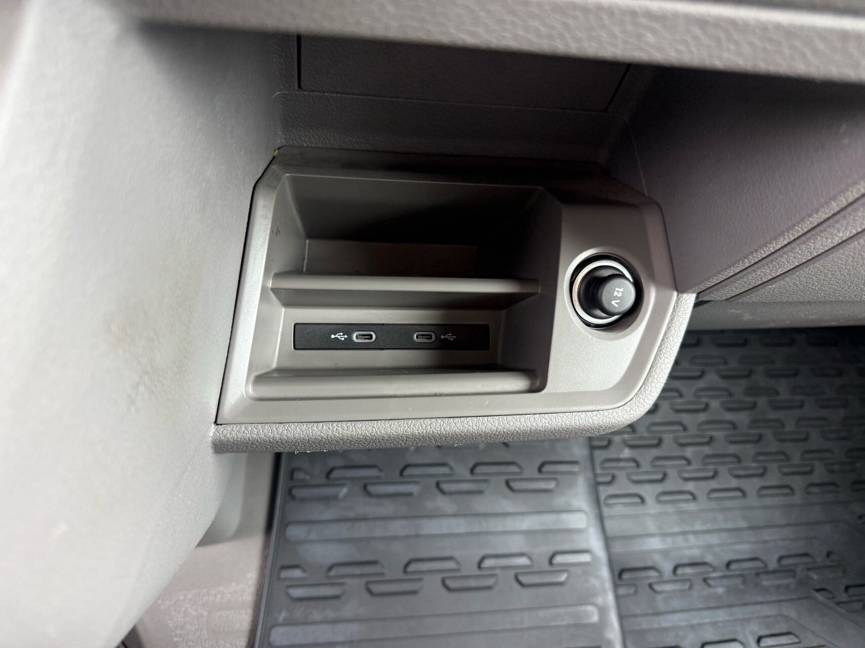 Hvid VW Crafter fra 2022