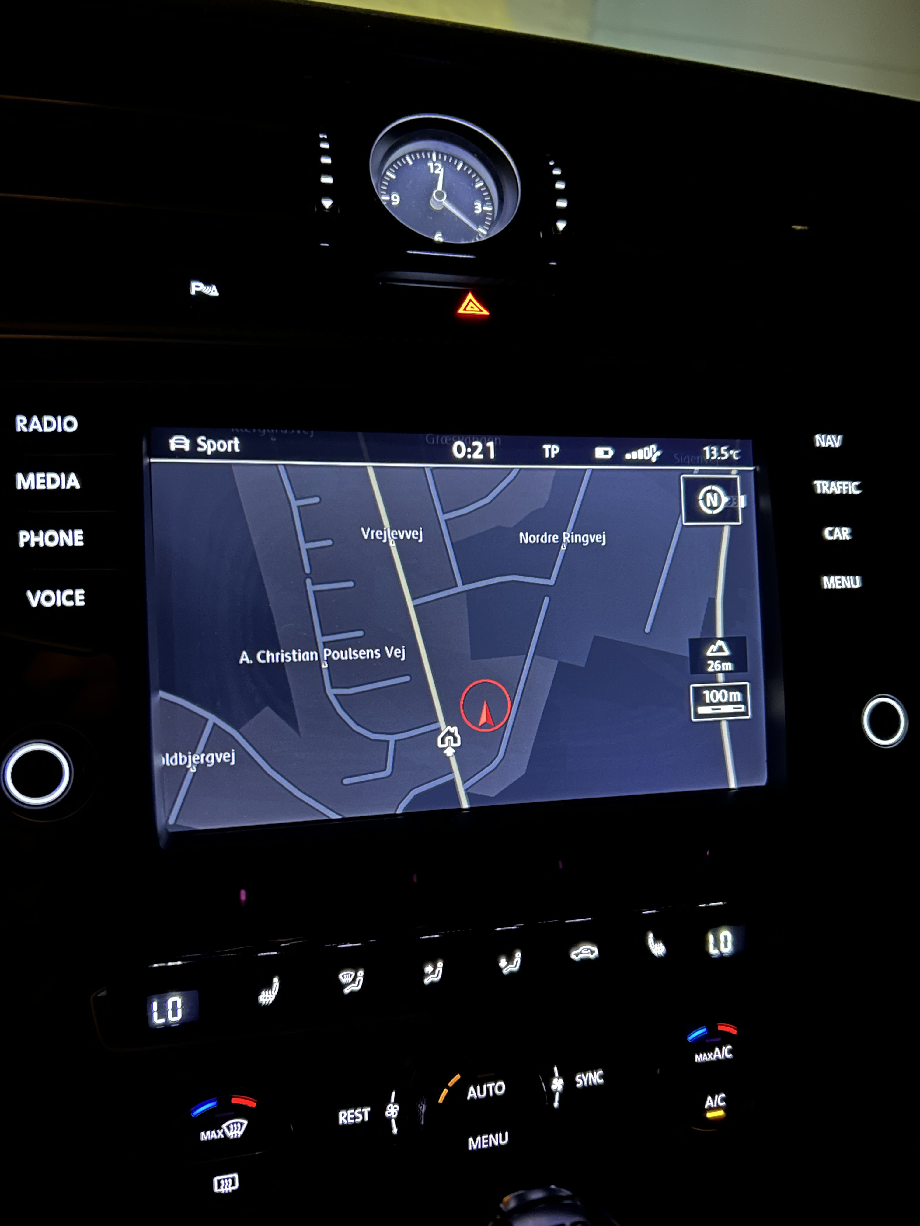 Grå VW Passat fra 2015