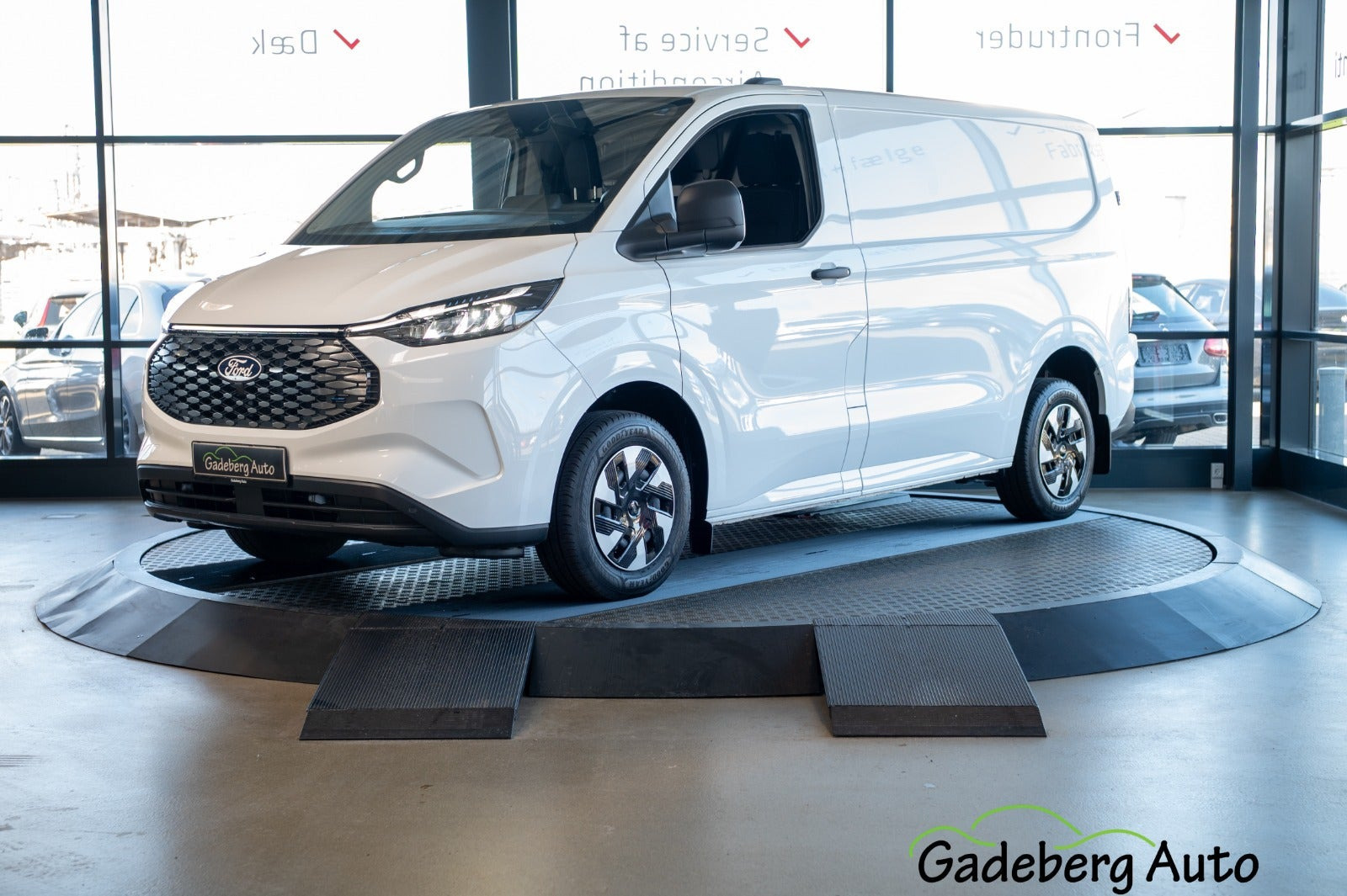 Ford E-Transit Custom 320 L1 64 Trend