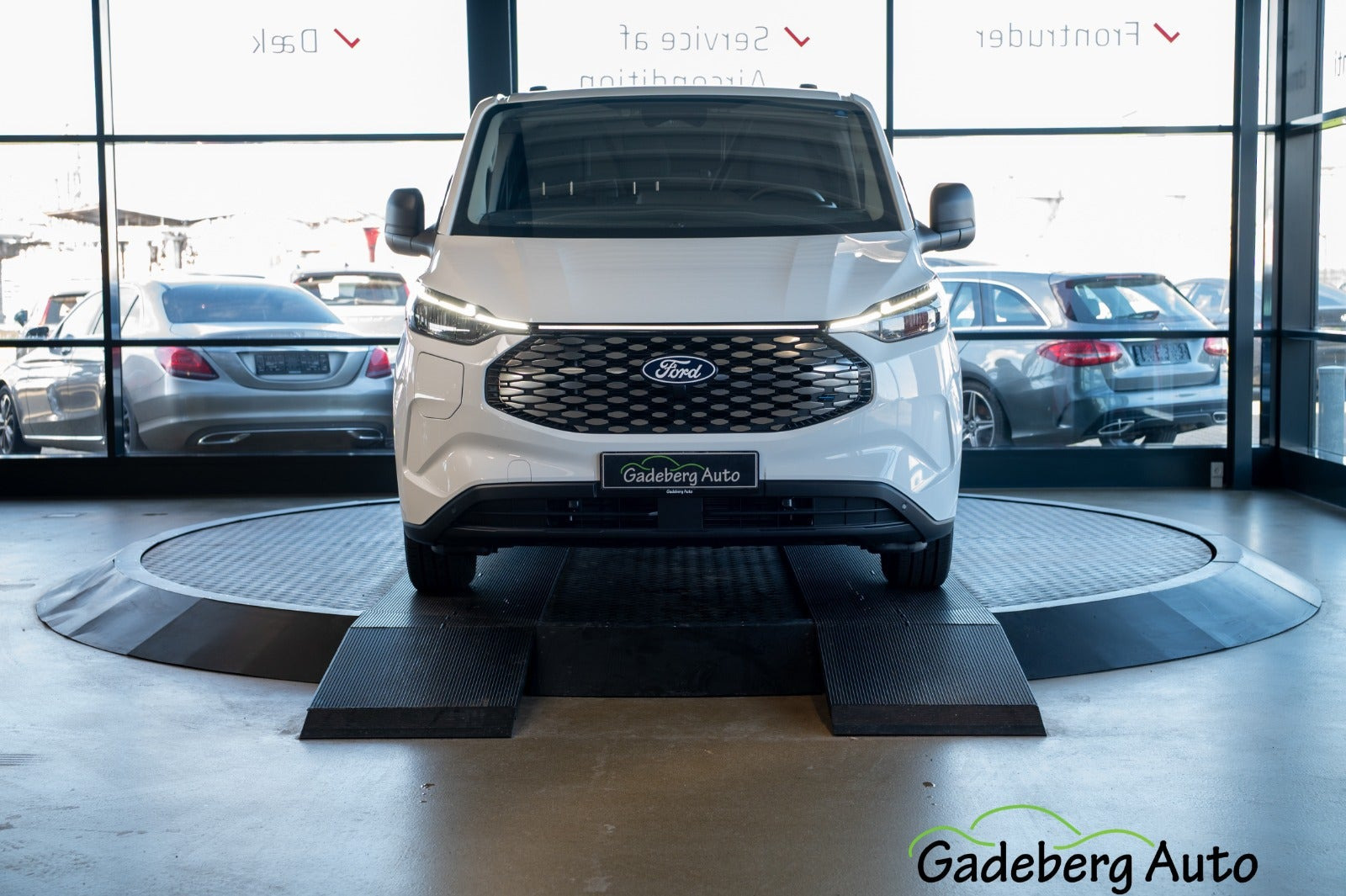 Hvid Ford E-Transit Custom 320 L1 fra 2025
