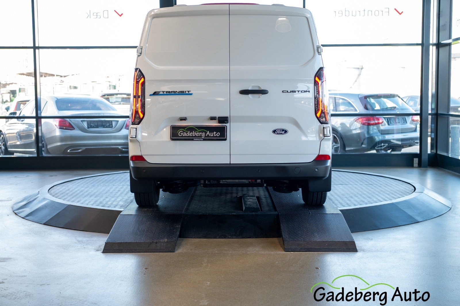 Hvid Ford E-Transit Custom 320 L1 fra 2025