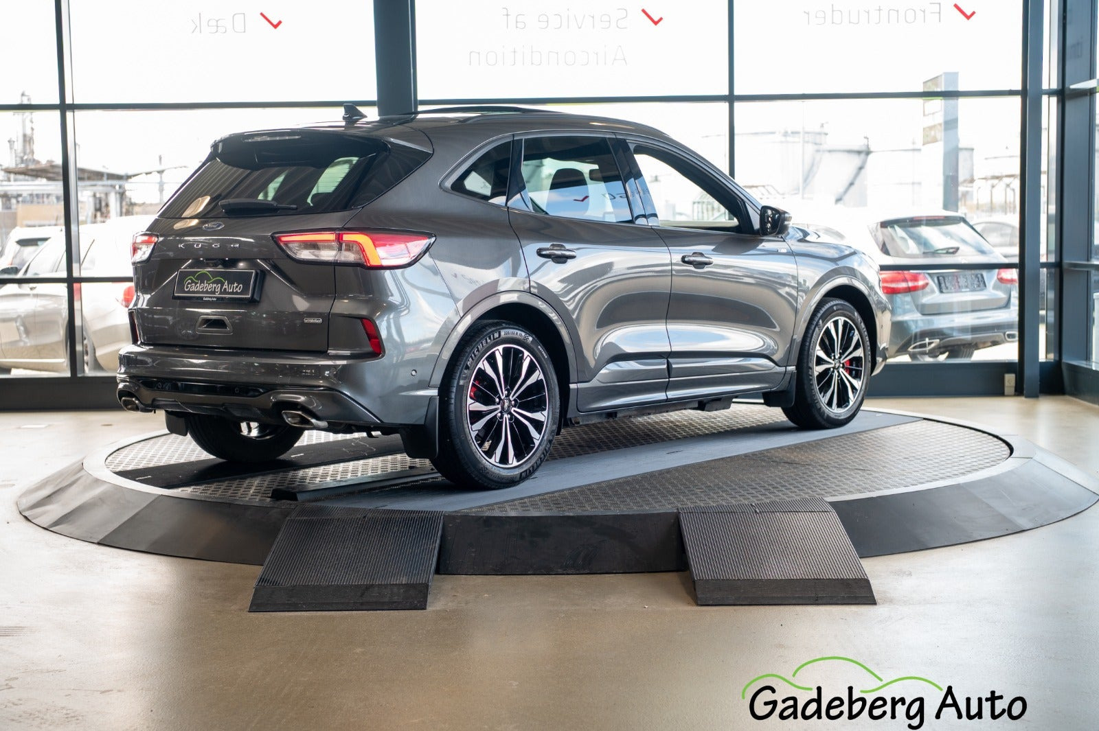 Grå Ford Kuga fra 2021