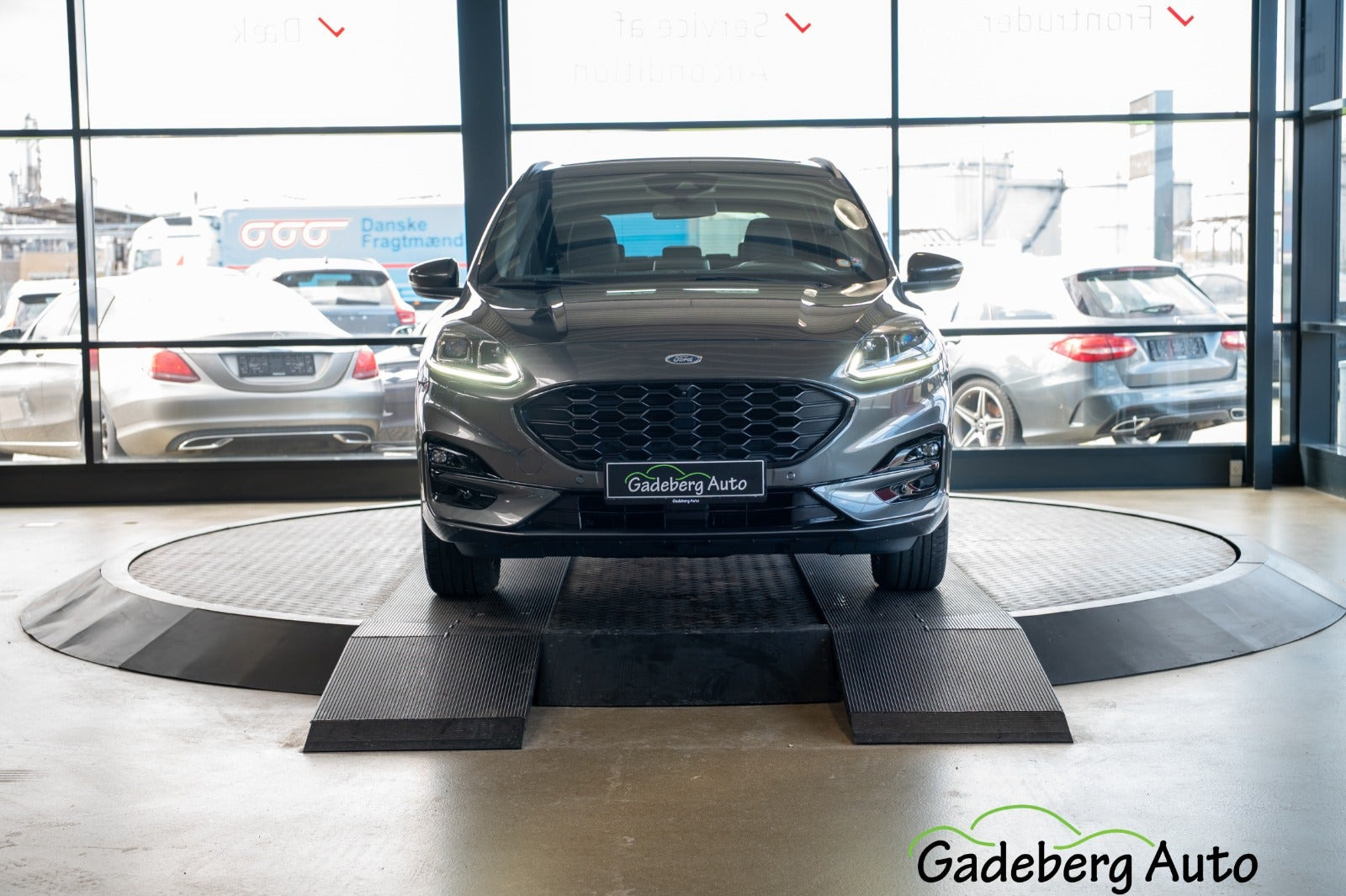 Grå Ford Kuga fra 2021