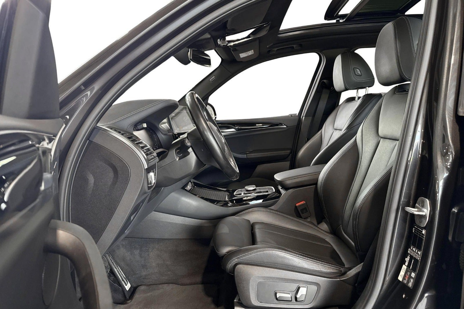 Grå BMW iX3 fra 2023