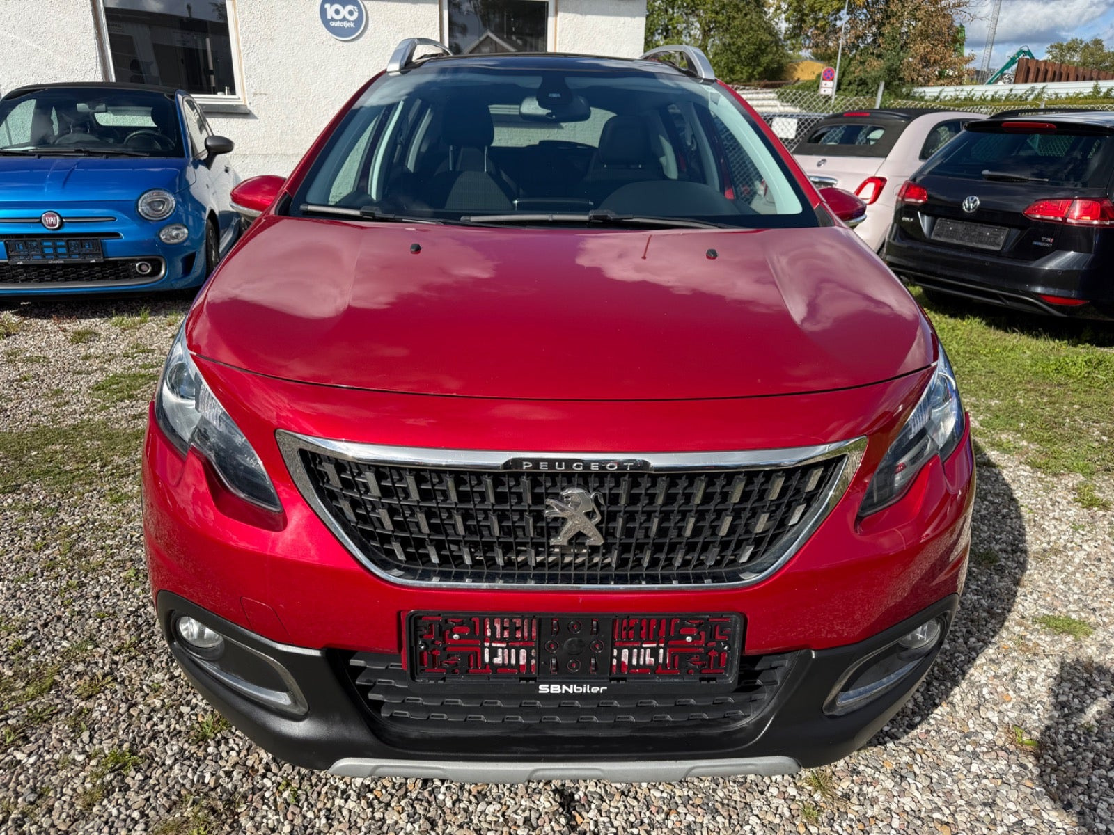 Rød Peugeot 2008 fra 2018
