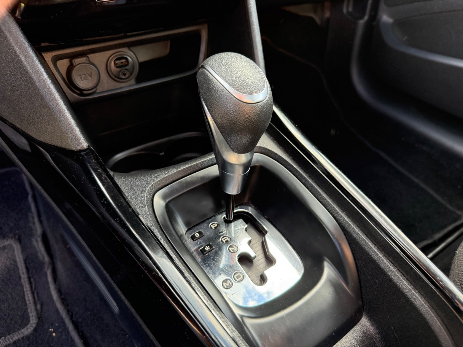 Rød Peugeot 2008 fra 2018
