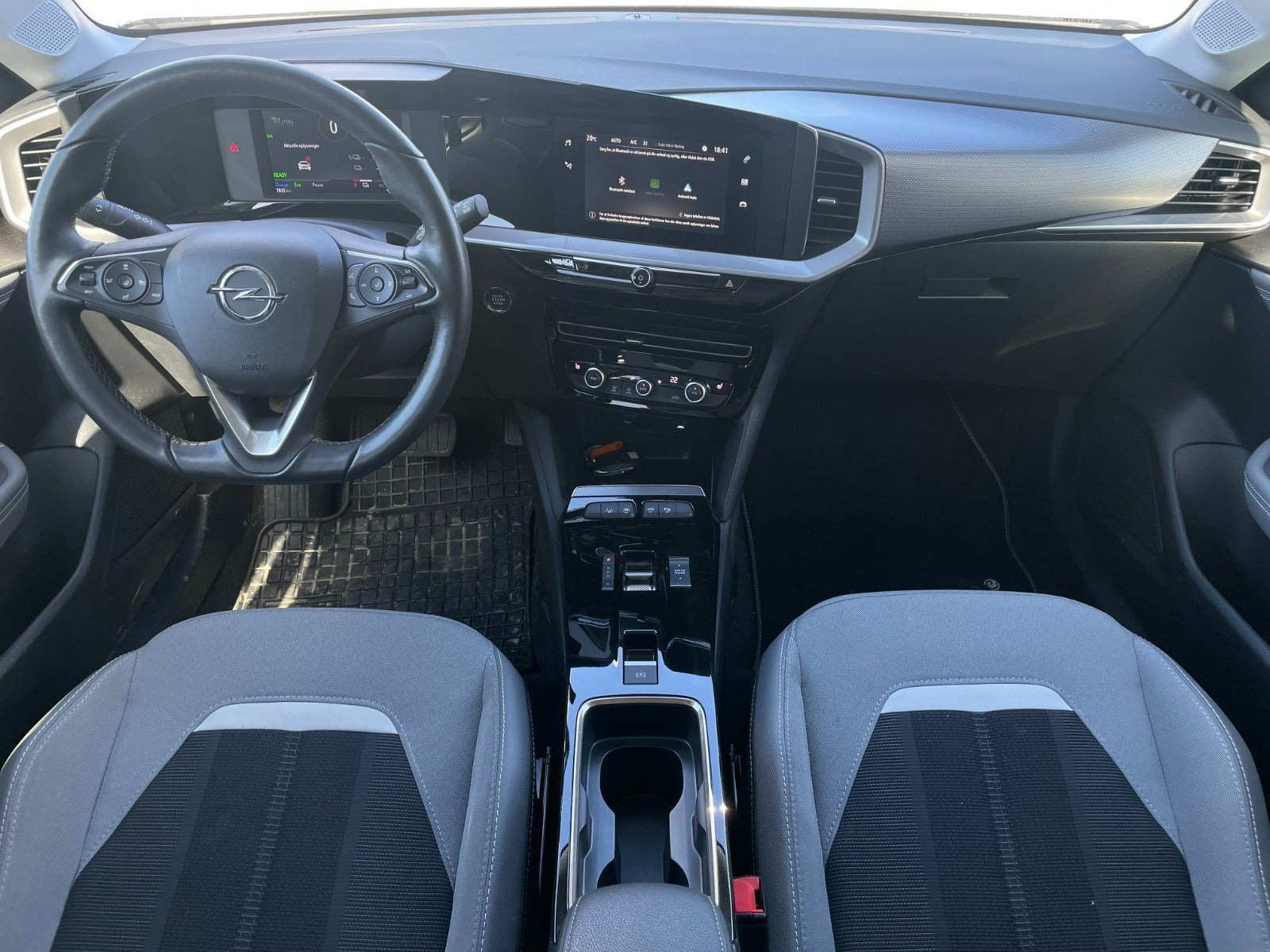 Hvid Opel Mokka-e fra 2024