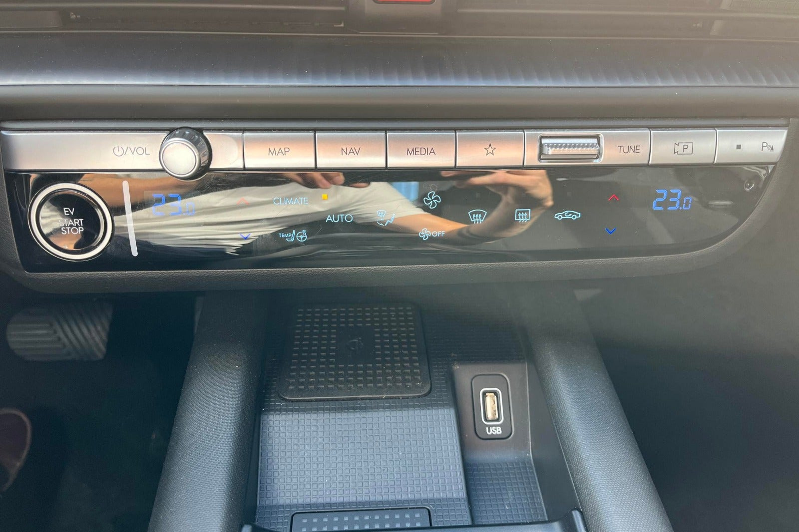 Turquoise Hyundai Ioniq 6 fra 2024