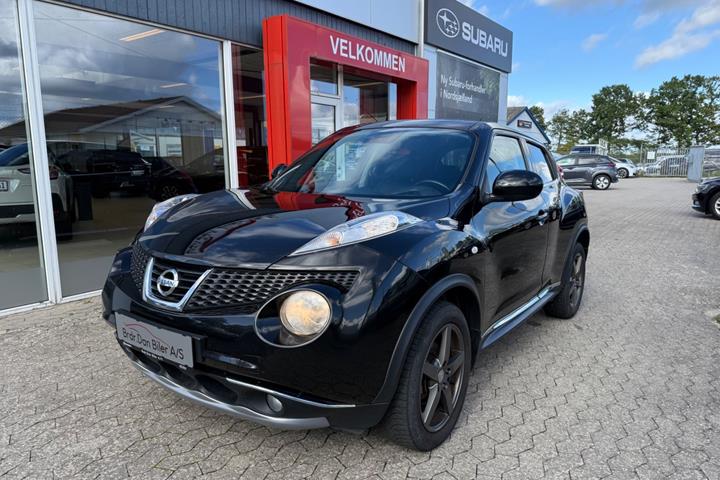 Sort Nissan Juke fra 2011 set udefra