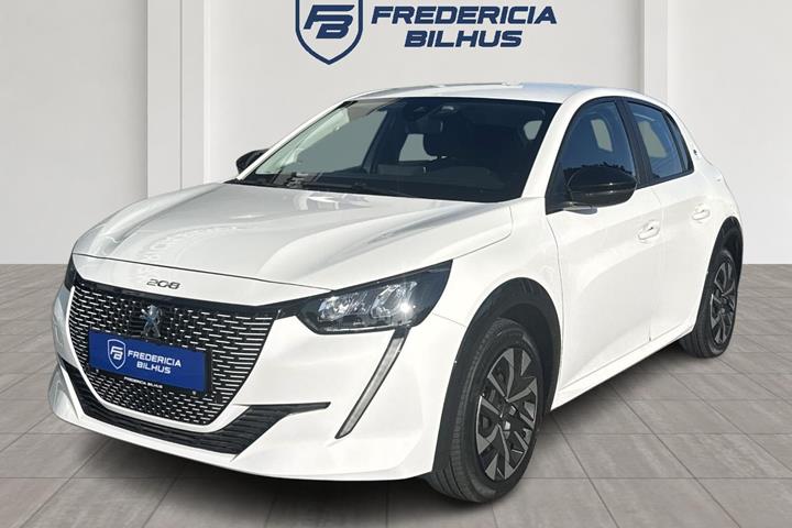 Hvid Peugeot e-208 fra 2023 set udefra