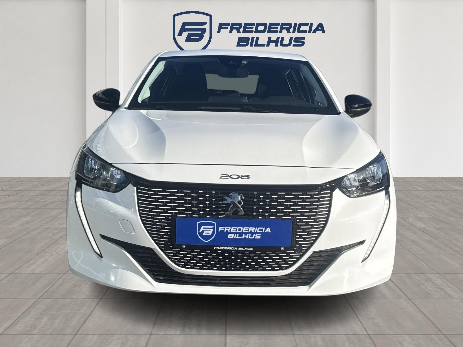 Hvid Peugeot e-208 fra 2023