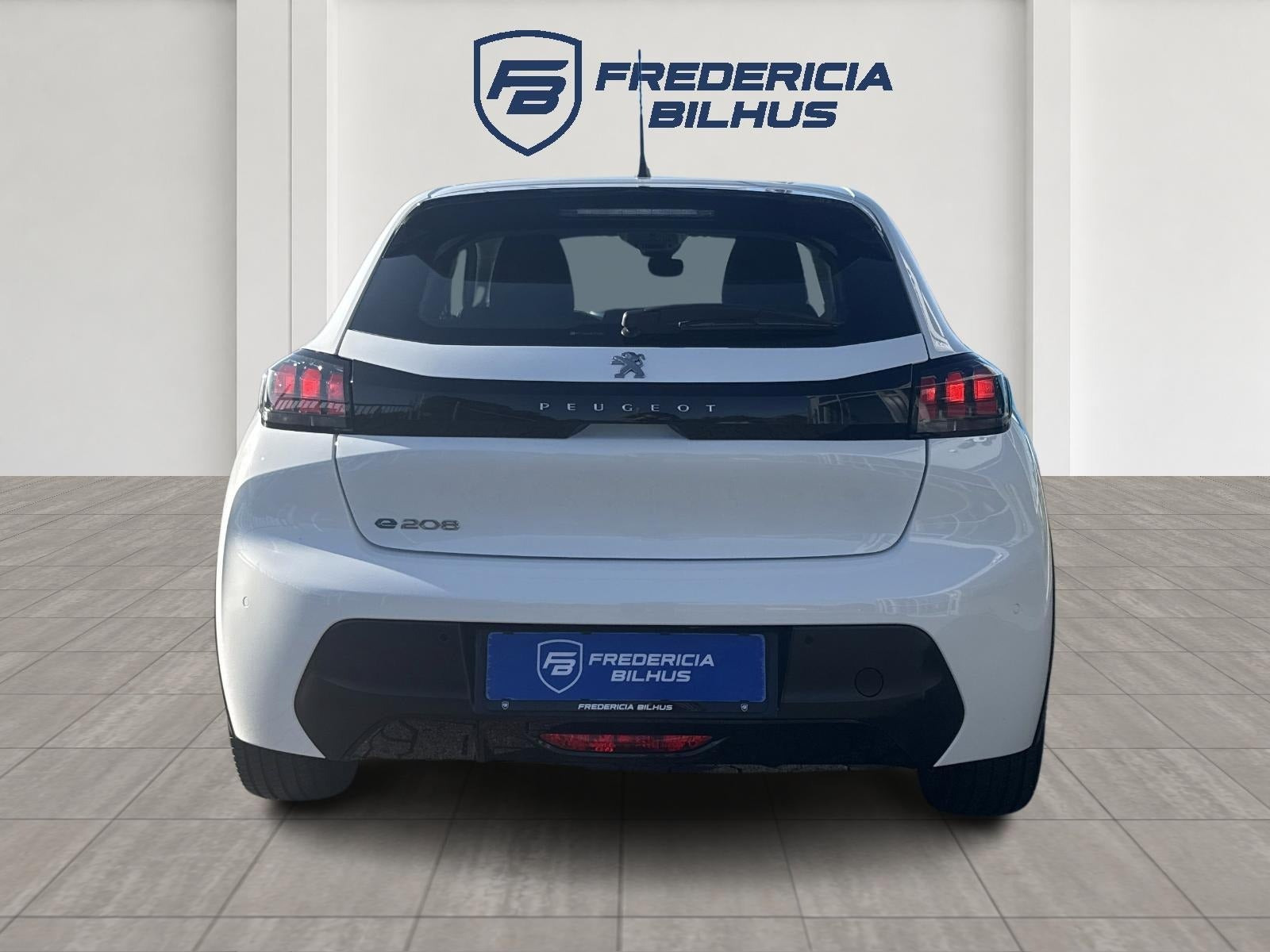 Hvid Peugeot e-208 fra 2023