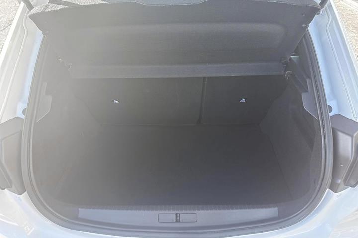 Hvid Peugeot e-208 fra 2023