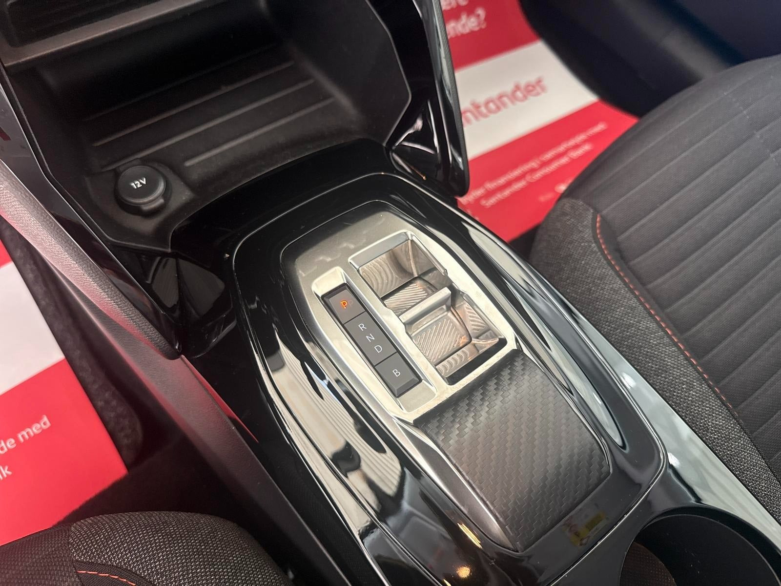 Hvid Peugeot e-208 fra 2023