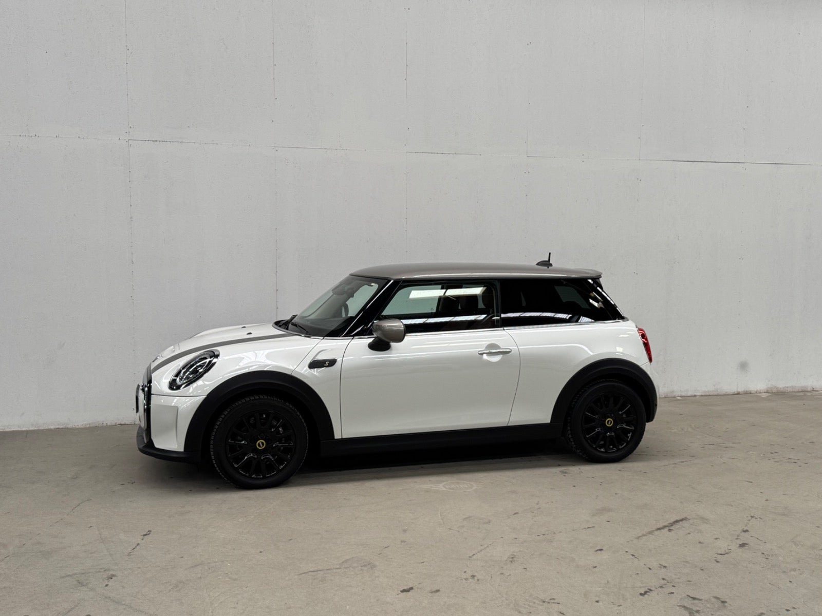 Hvid Mini Cooper SE fra 2023